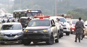 Suspeito de roubar carro de motorista de aplicativo morreu em confronto com a PM na GO-020, em Senador Canedo 